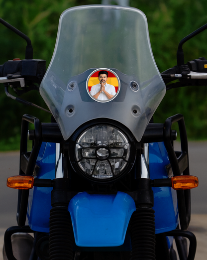 Smeeps TVK Leader Greetings Sticker – 11.43 x 11.43 cm Round Vinyl Decal | Greeting Pose with Red–Yellow Background | Waterproof & Durable